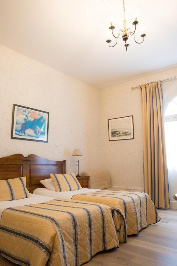 Hotel Le Plantagenet Chinon Esterno foto