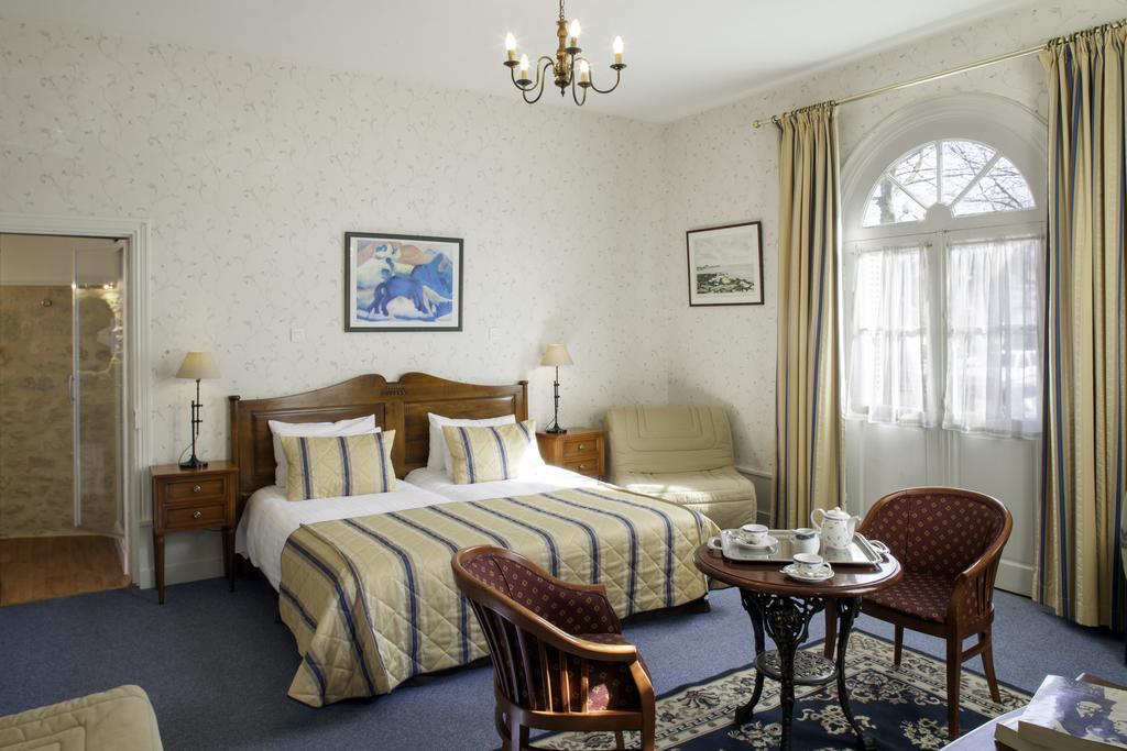 Hotel Le Plantagenet Chinon Esterno foto