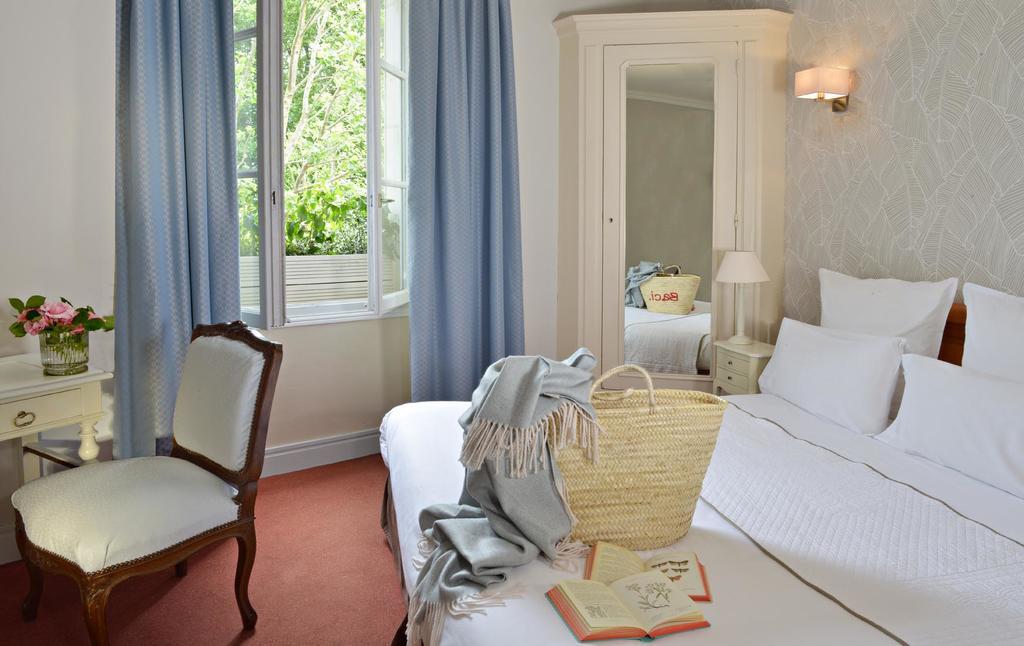 Hotel Le Plantagenet Chinon Esterno foto