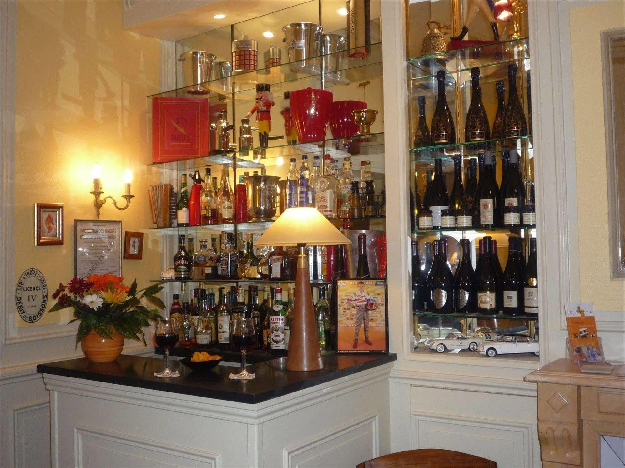 Hotel Le Plantagenet Chinon Esterno foto