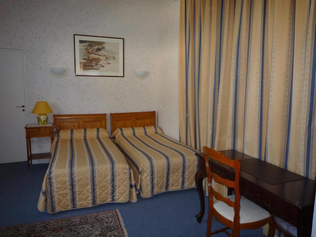 Hotel Le Plantagenet Chinon Esterno foto